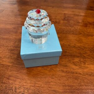 Simon Designs Crystal Cupcake Paperweight with Rhinestone Sprinkles & Box cherry